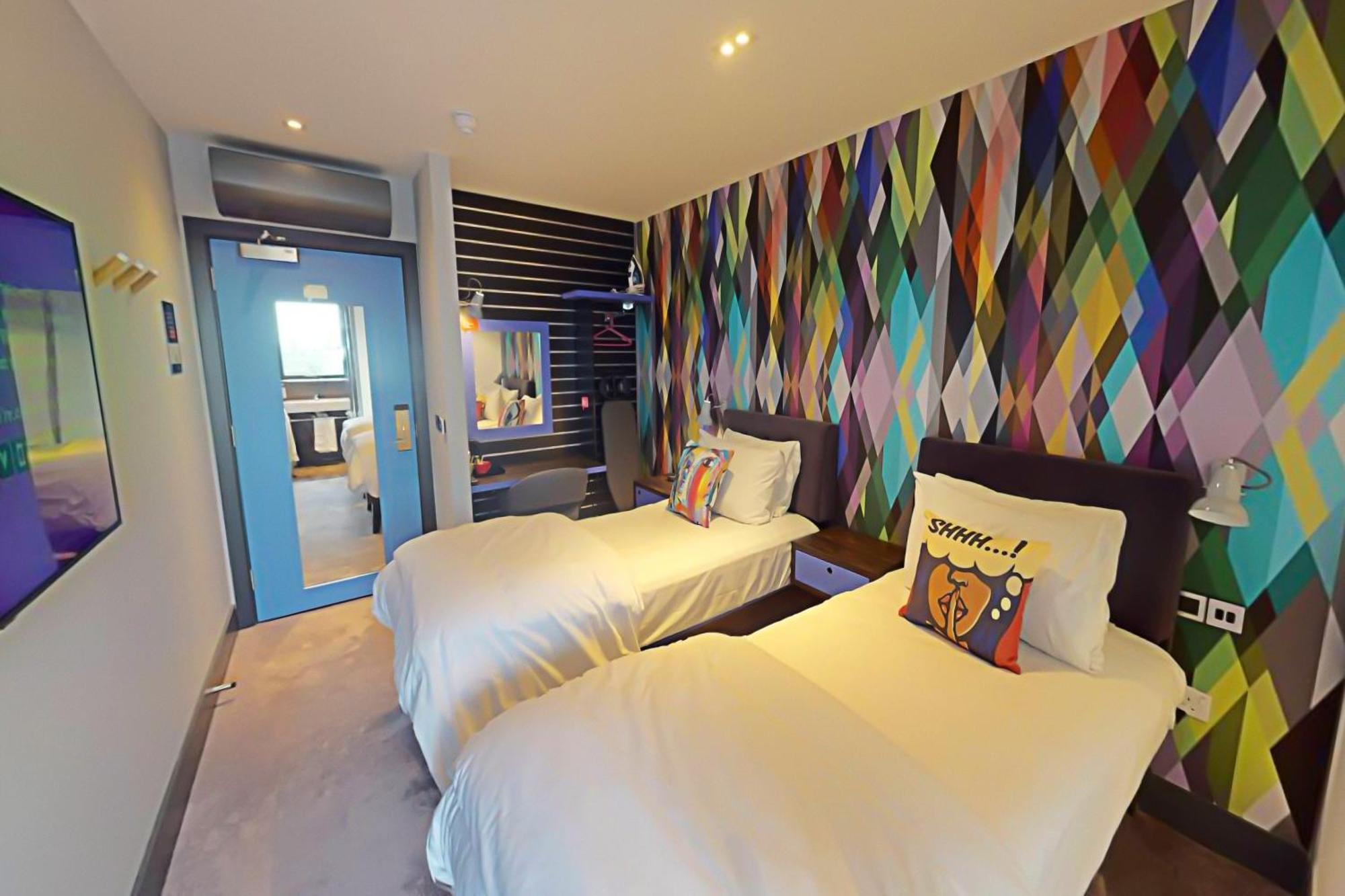 Village Hotel Basingstoke Dış mekan fotoğraf